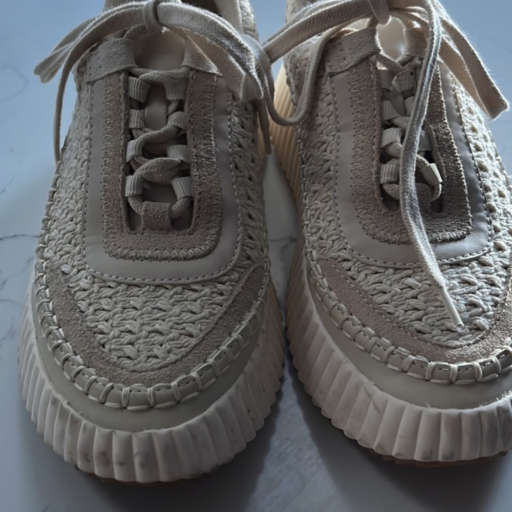 Casual sneakers
